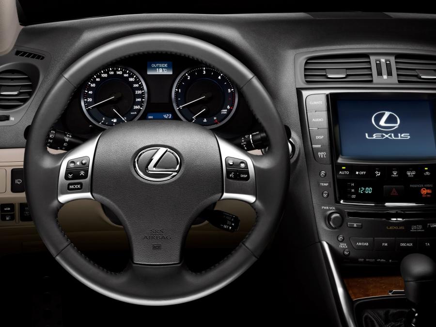  Lexus IS200d 2010 года  (фото 9 из 19)